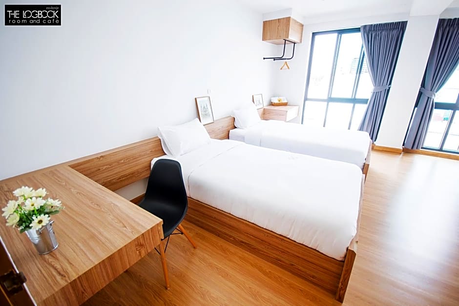 The LogBook room and cafe'