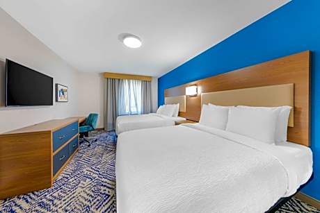 Two-Bedroom Suite with Three Queen Beds - Non-Smoking