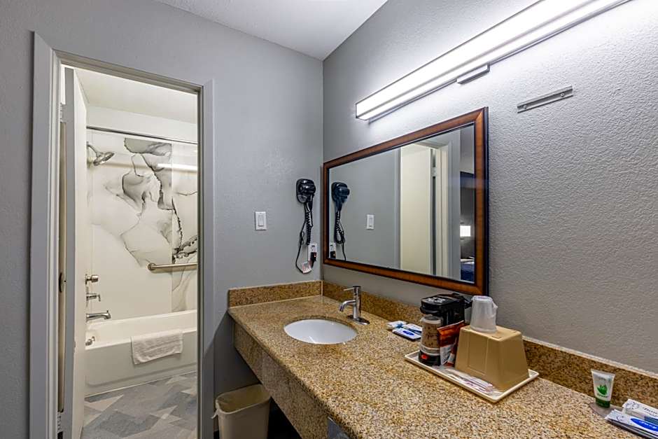 Freer Executive inn and Studios