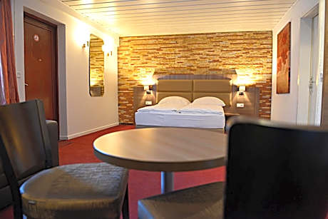 Budget Double Room with Shared Bathroom