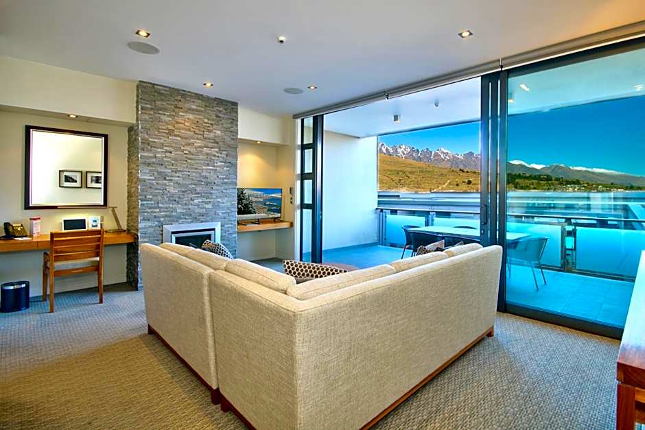 The Rees Hotel & Luxury Apartments