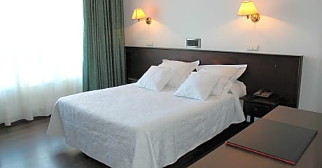 Double 2 adults 1 child