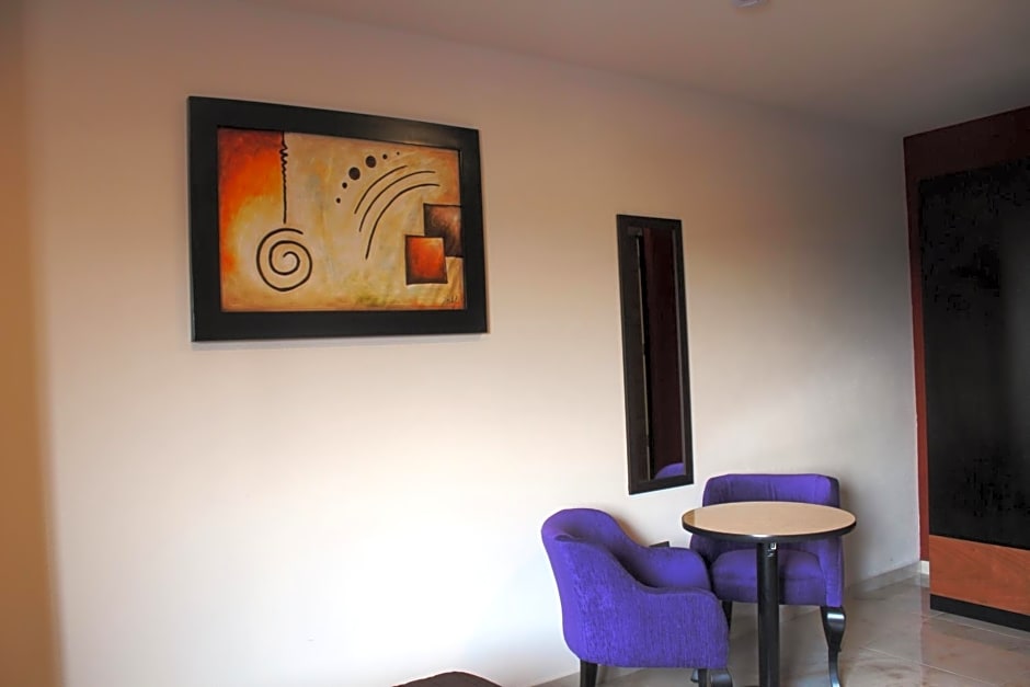 Hotel Leones