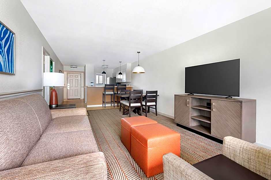 Parkway International Resort