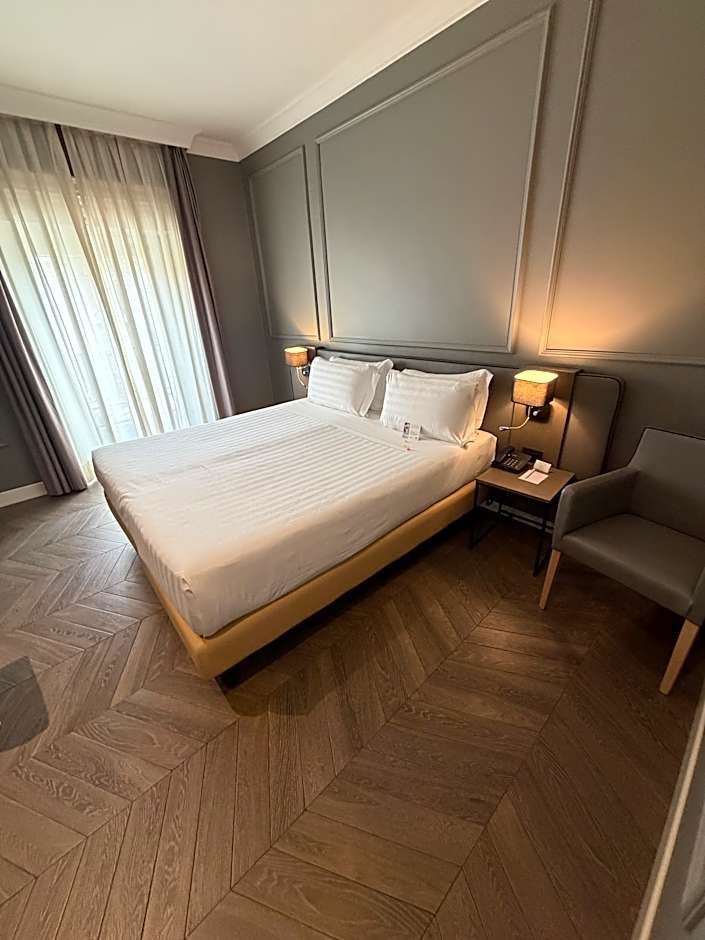 Photo 1 of 5 of Superior 1 Queen Bed