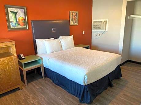 1 Queen Bed | Non-Smoking, Micfridge