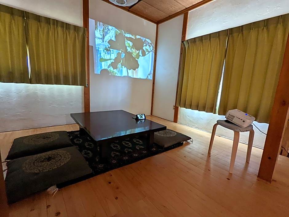 湘南ソラル〜二宮の高台・アートな庭付き日本家屋121㎡／高速WiFi／芝生ドッグラン・ピザ窯BBQ有