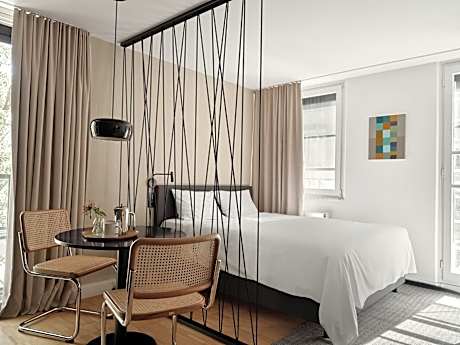 Spacious Studio with Kitchen