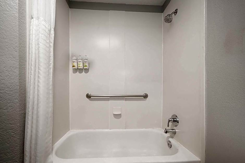 La Quinta Inn & Suites by Wyndham Raleigh Cary