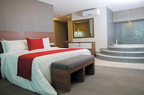 Deluxe Suite with Spa Bath