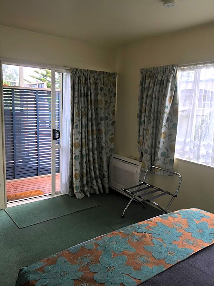 Photo 1 of 10 of Studio 1 Queen Bed