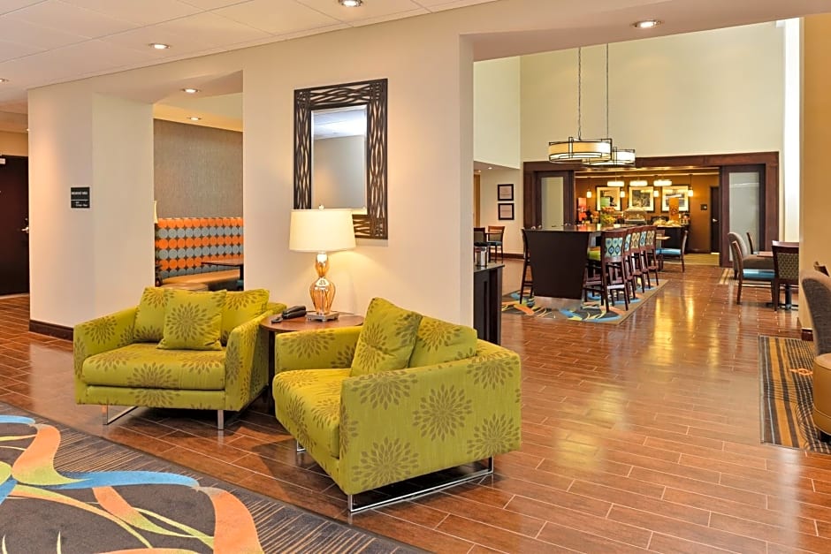 Hampton Inn & Suites Harvey