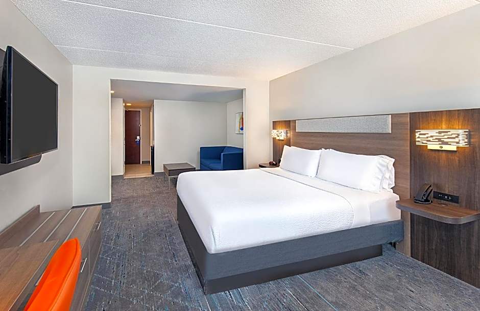 Holiday Inn Express & Suites Columbus at Northlake By IHG
