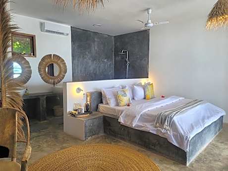 Deluxe Double Room with Balcony and Sea View