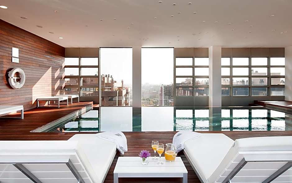 Hotel Reina Petronila