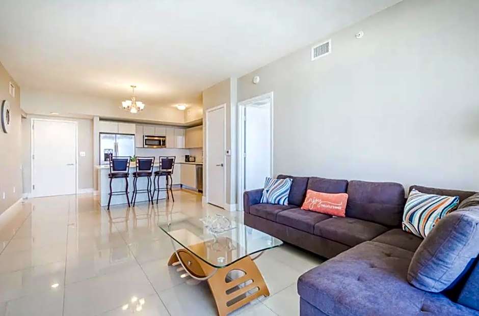 Stunning Penthouse Suite Waterfront 2BD 2BA