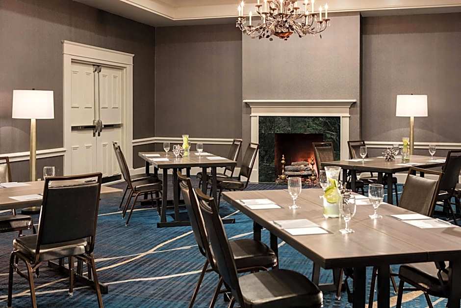 Renaissance by Marriott Waterford Oklahoma City Hotel