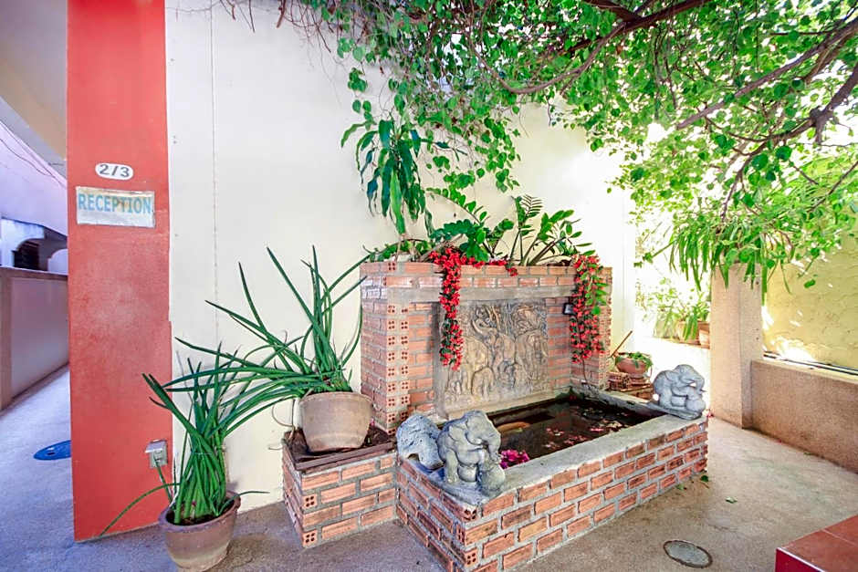 Ban Elephant Blanc Apartment