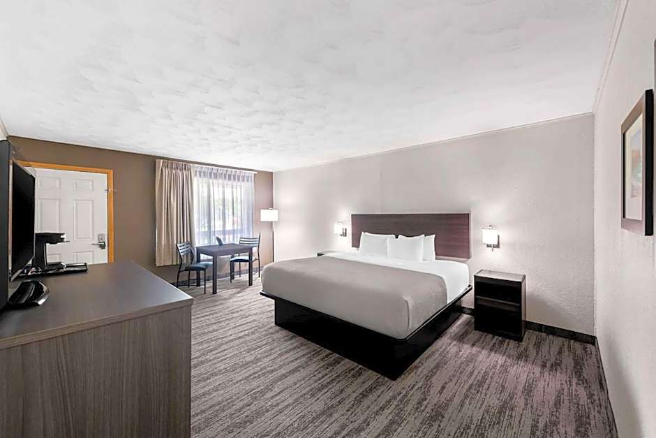 Quality Inn & Suites Munising
