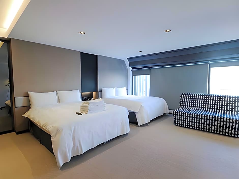 Slow Town Hotel - Glowing