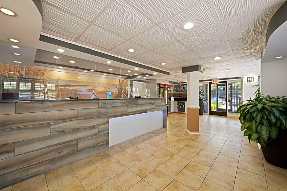 Best Western Plus Holiday Sands Inn & Suites