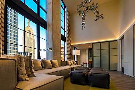 One-Bedroom King Suite with Landmark View