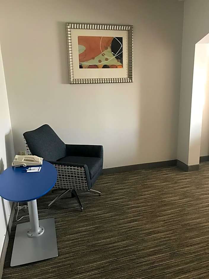 Holiday Inn Express Hotel & Suites Louisville East By IHG