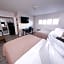 Metropolitan Inn & Suites