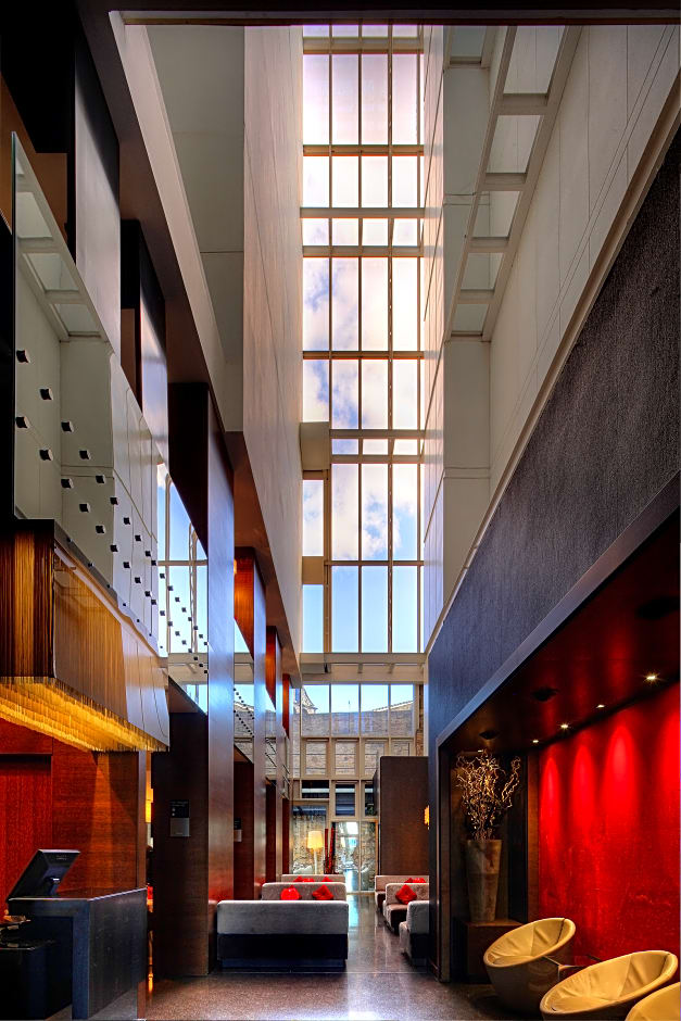 Olivia Plaza Hotel