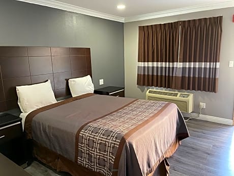 Queen Room - Non-Smoking