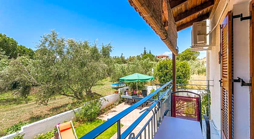 Lefkis apartments & studios