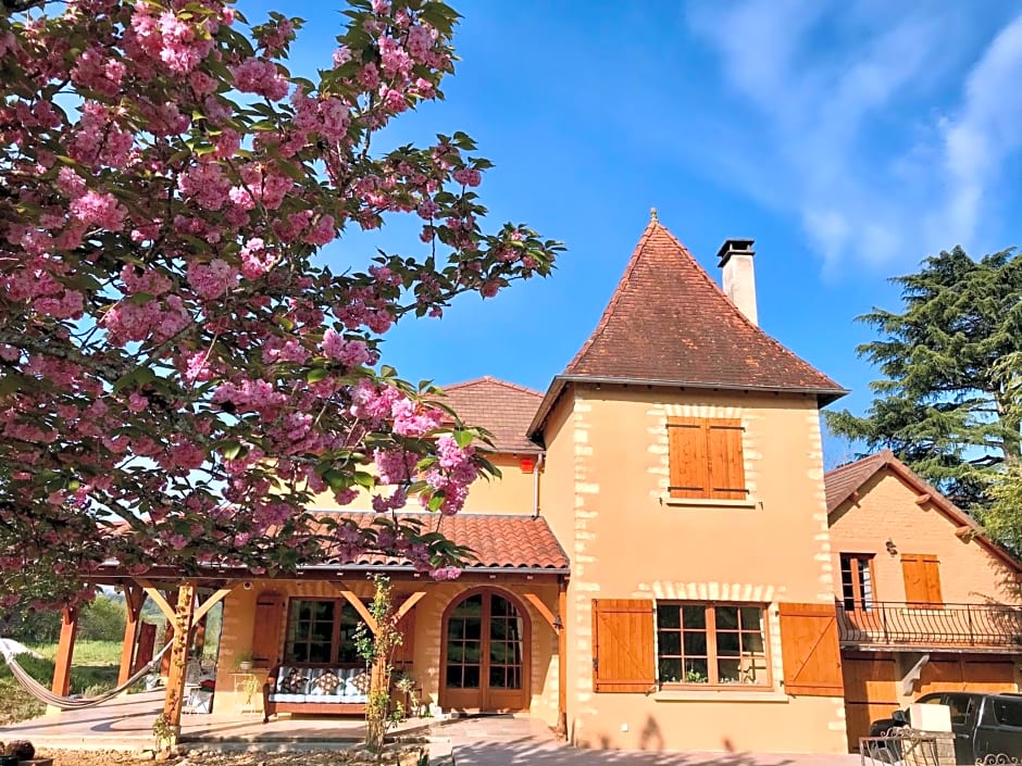 Les Cèdres du Linard, Chambres d'Hôtes B&B Near Lascaux, Montignac, Sarlat-la-Canéda, Dordogne