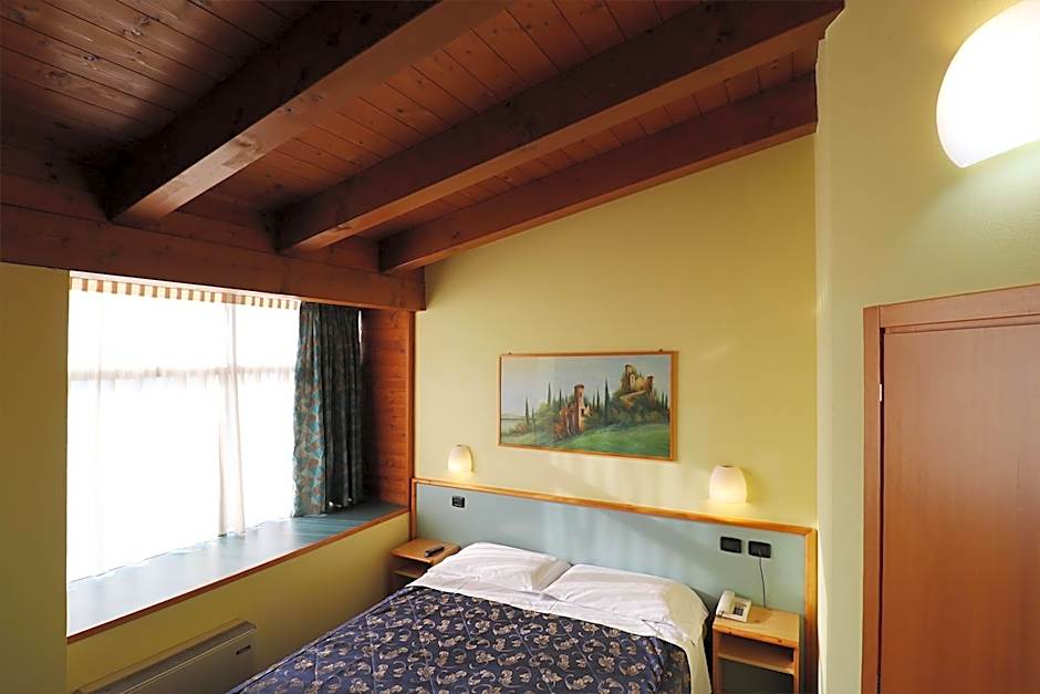 Photo 1 of 6 of Double Room