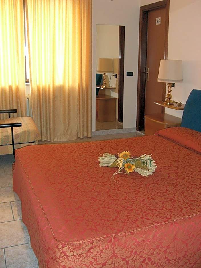 Hotel 2000