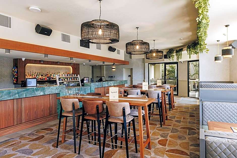 The Lakes Hotel
