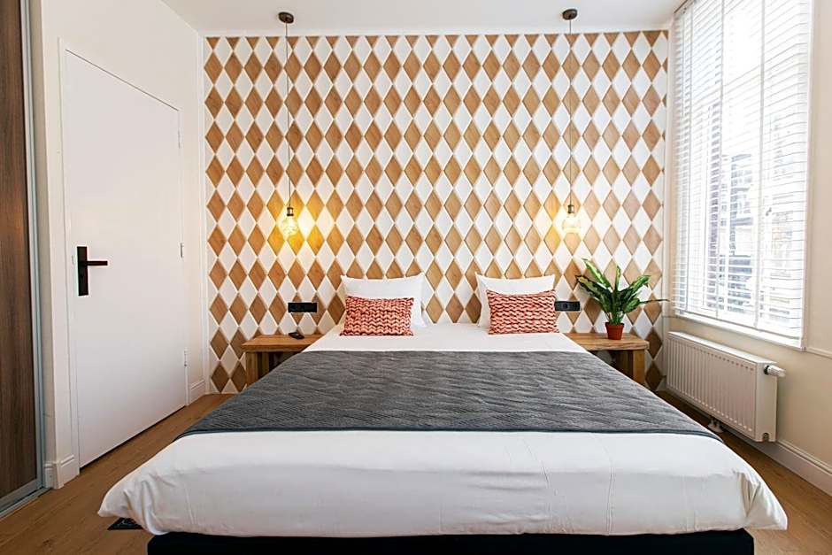 Quentin Golden Bear Hotel