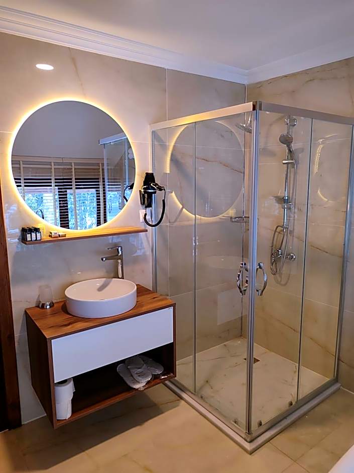 Karinna Orman Evleri