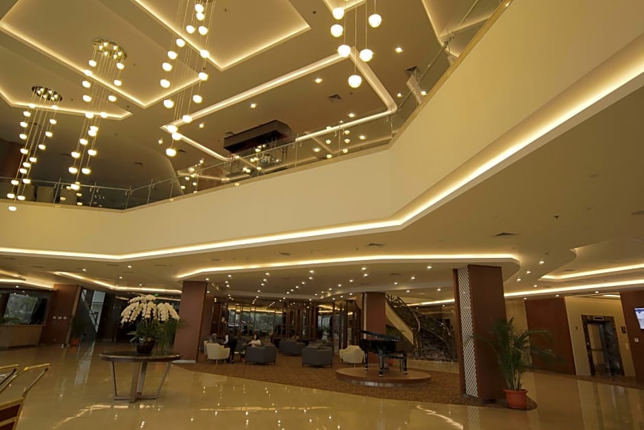 Avenzel Hotel & Convention Cibubur