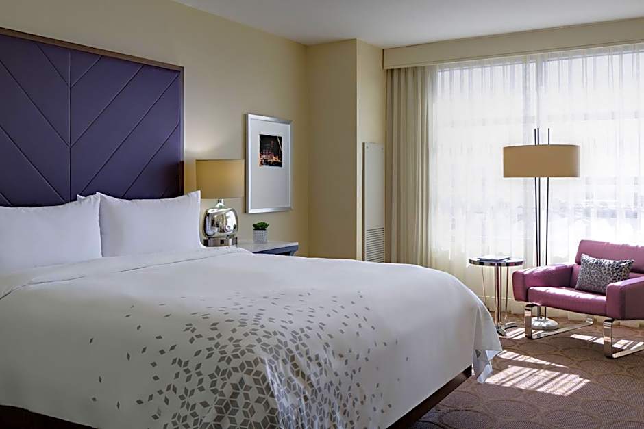 Renaissance by Marriott Las Vegas Hotel