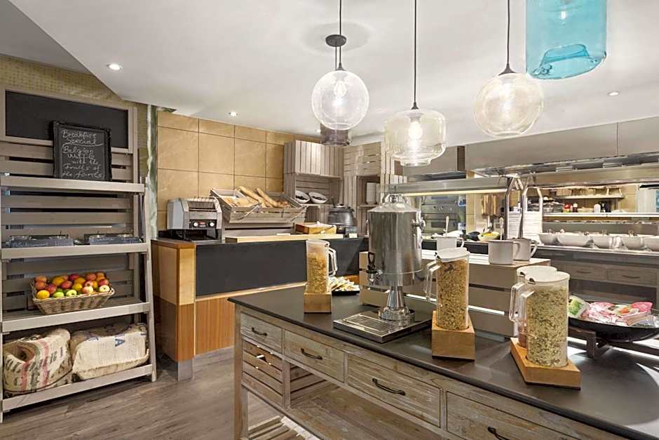 Ramada Hotel & Suites by Wyndham Coventry