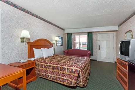 1 Queen Bed Mobility Accessible Room Non-Smoking