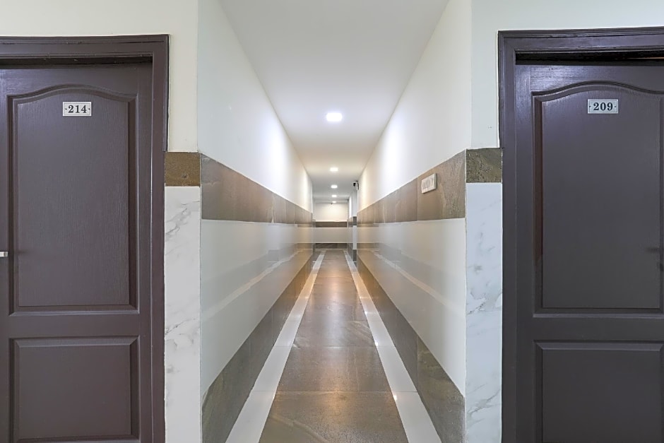 OYO 10595 Hotel Mirras