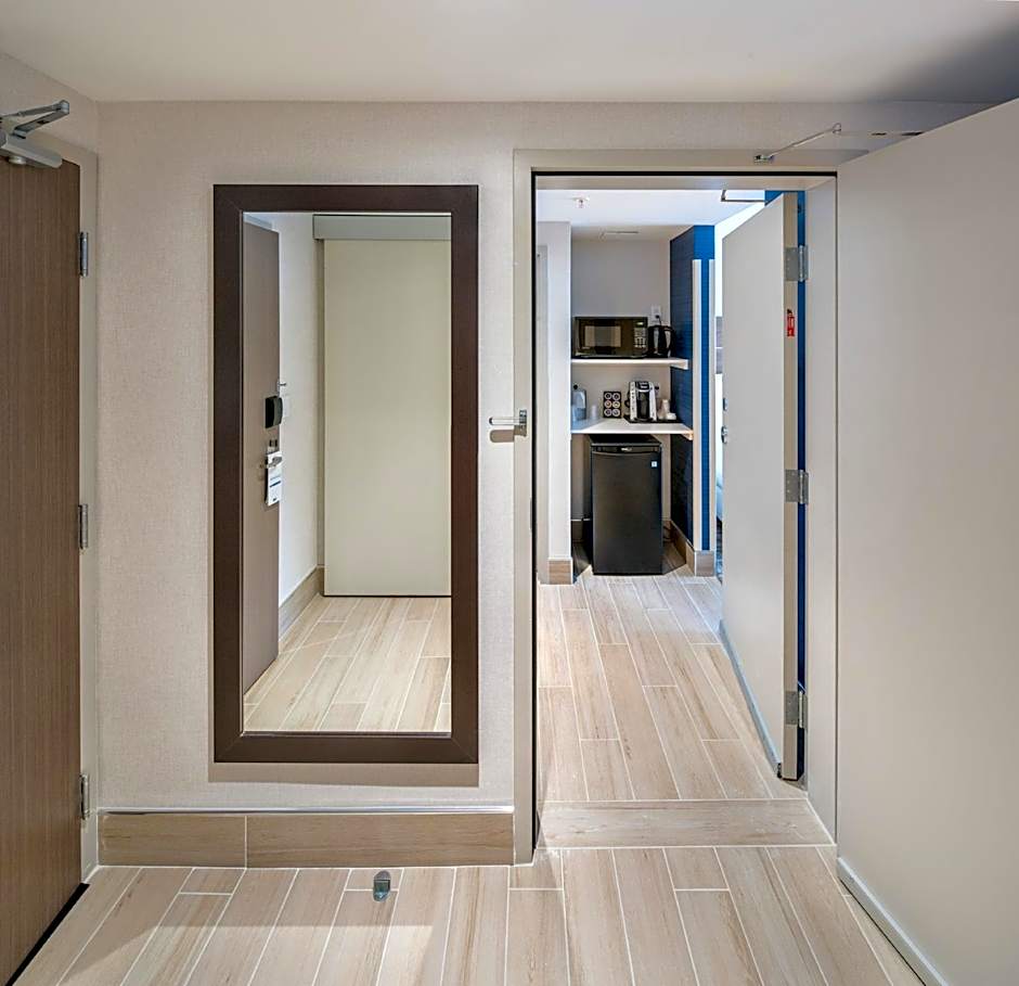 Holiday Inn Express Red Deer North By IHG