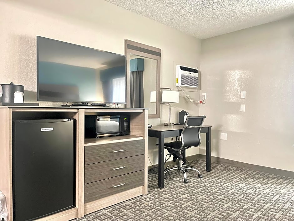 Days Inn & Suites by Wyndham Spokane