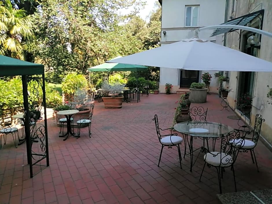 Villa La Dogana B&B di Charme - Historic Villa with a beautiful garden - private parking