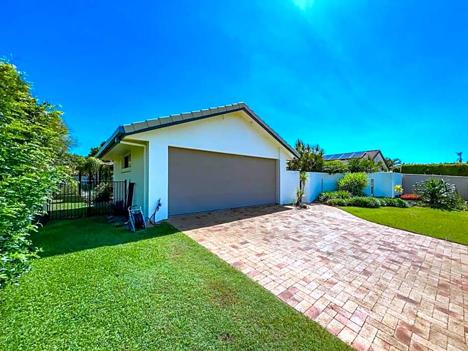 Bokarina Beach House - Family & Pet Friendly