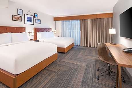 Suite, 2 Queen, Sofa bed