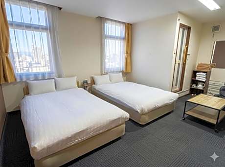 Standard Twin Room with Mountain View