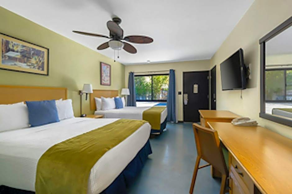 Caliente Tropics Hotel