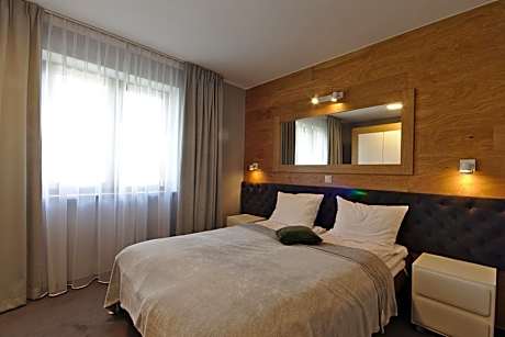 One-Bedroom Comfort Apartment with Fireplace and air conditioning